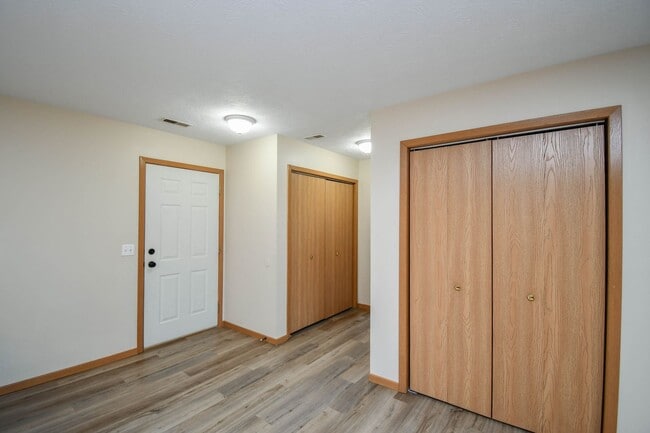 Building Photo - Comfortable 3-Bedroom Condo in Brandon – Available Now!