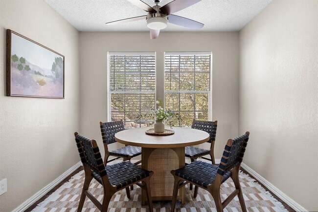 Building Photo - 8303 Wexford Dr