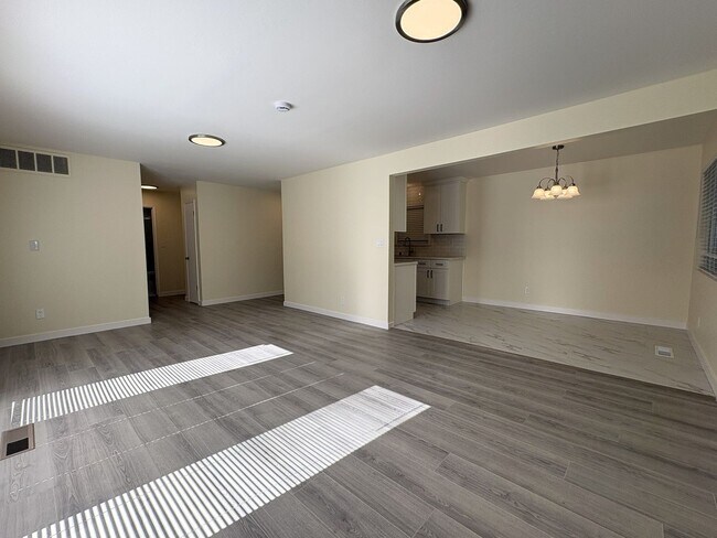 Building Photo - Newly Renovated 2BD/1BA in Palo Alto | Prime Location!