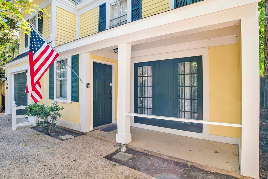 Building Photo - 1141 Montauk Ave