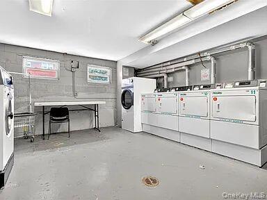 Building Photo - 160 centre 3l