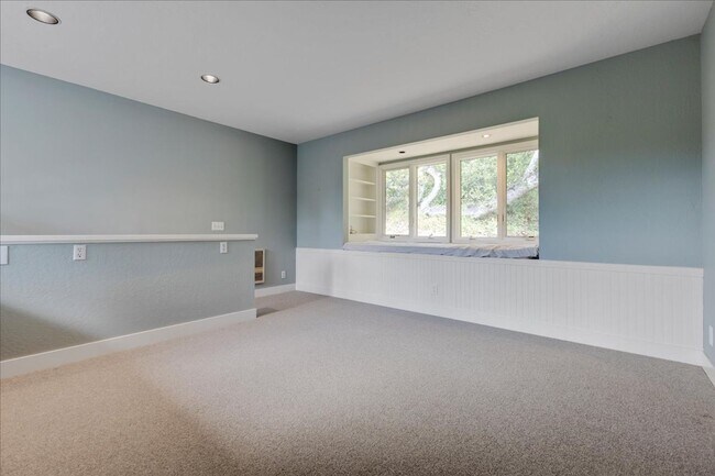 Building Photo - Available Now – Beautiful Carmel Valley Home in Carmel School District