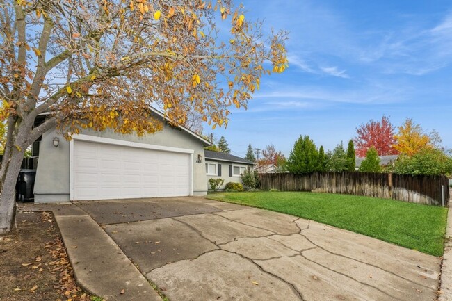 Building Photo - Gorgeous Home in Carmichael!