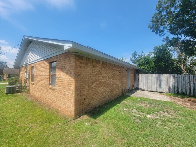Building Photo - #207 Flores Lane