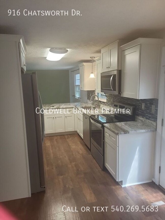 Building Photo - 916 Chatsworth Dr