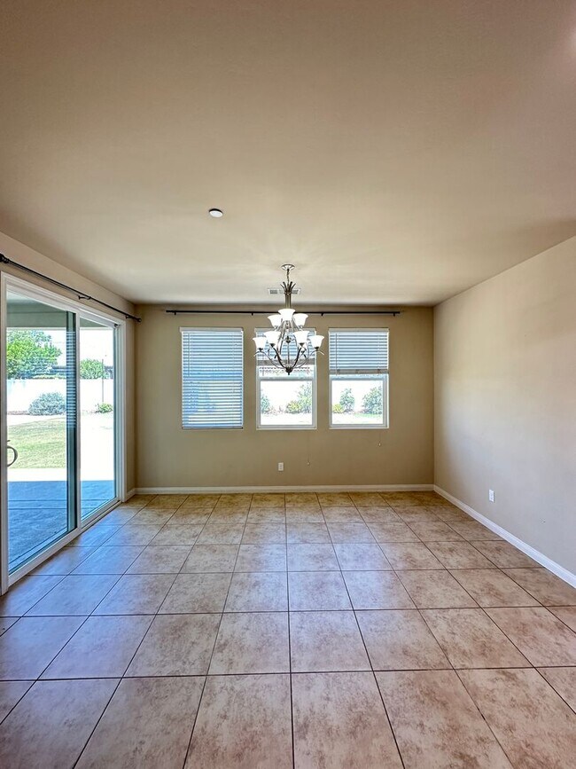 Building Photo - Beautiful House in gated community w/ Solar!