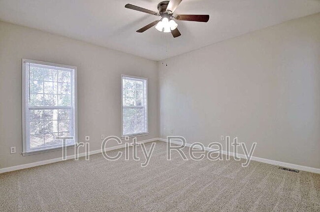 Building Photo - 109 St Albans Way