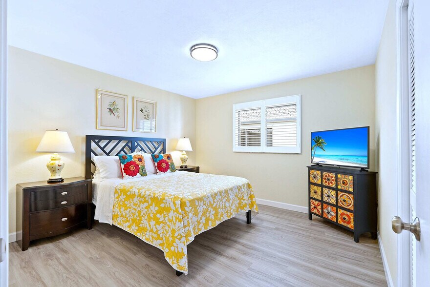 Building Photo - 663 106th Ave N