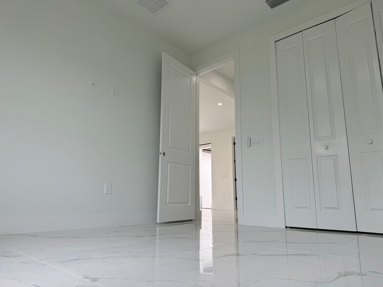 Building Photo - 3210 8th St SW