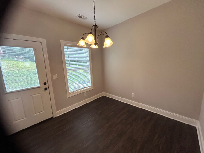Building Photo - New Townhomes Near TTU!