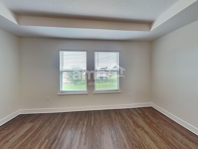 Building Photo - 220 Crestrun Loop