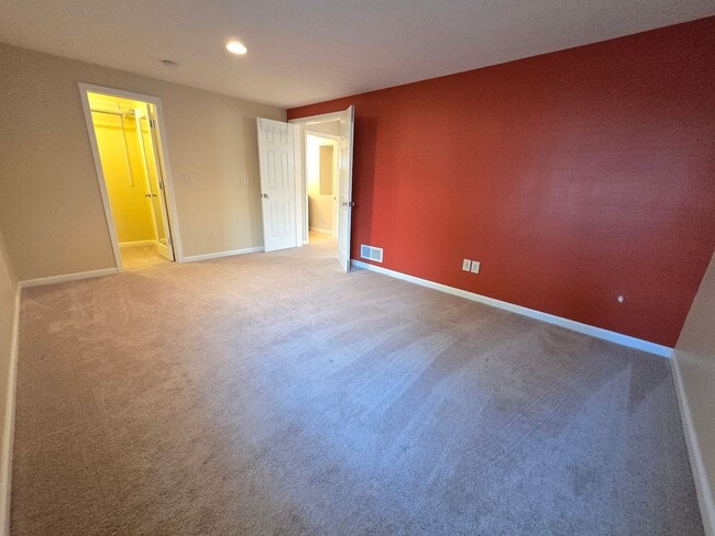 Building Photo - Spacious 4 Bedroom Duplex in North Normal with Pool Access