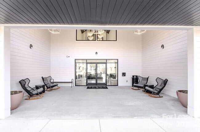 Building Photo - 3110 Doe River Wy