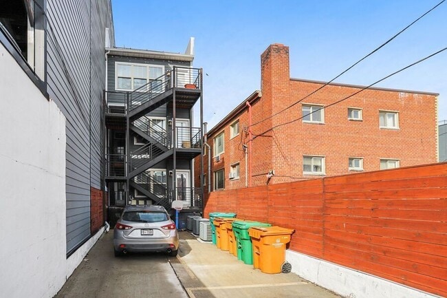 Building Photo - 816 Kennedy St NW