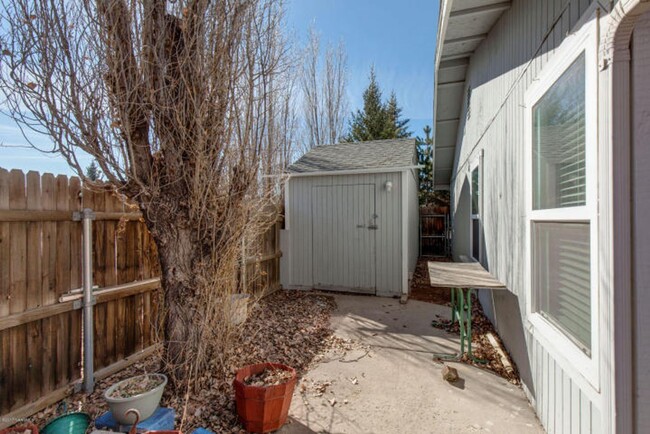 Building Photo - 4 Bed, 2 Bath in CHESHIRE!! Amazing Peak V...