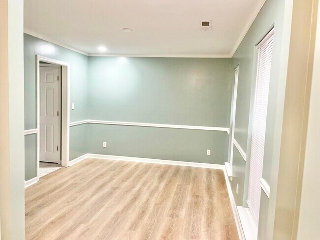 Building Photo - 10654 S Hall Dr