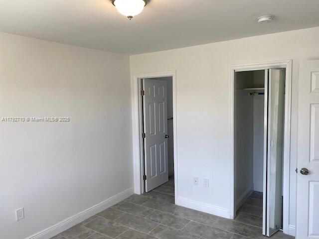 Building Photo - 275 Sabur Ln