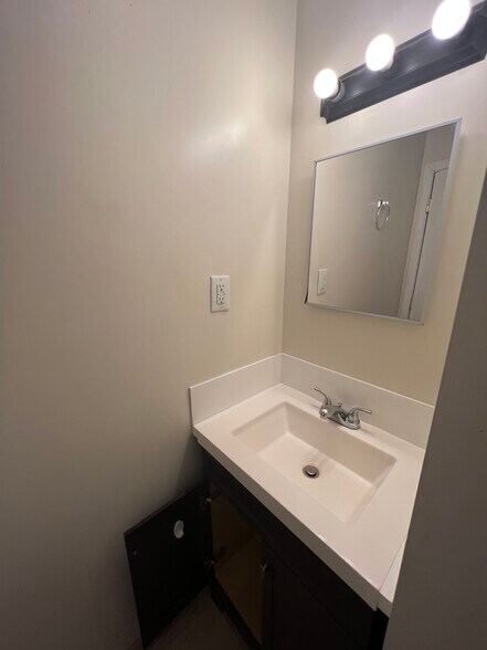 Building Photo - 720 Greensboro Ave