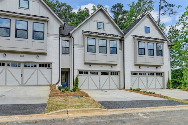 Building Photo - 204 Holsten Ln
