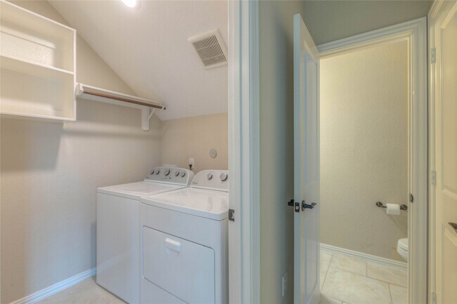 Building Photo - 2259 Golden Laurel Dr