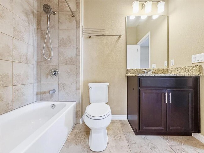 Building Photo - 5518 Thomas Square Dr