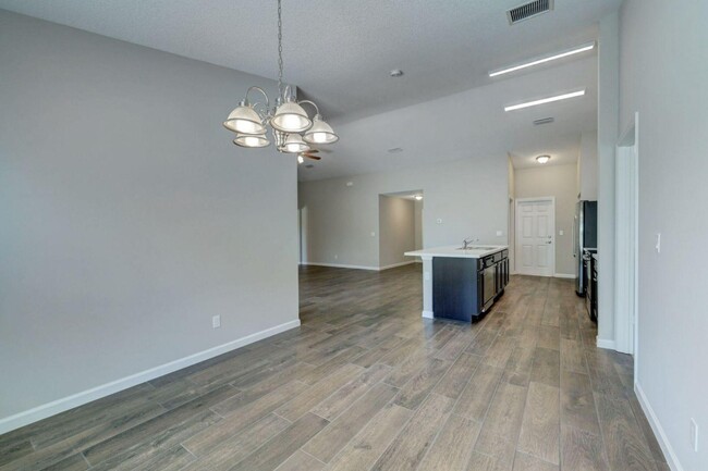 Building Photo - 3110 SW Martin St
