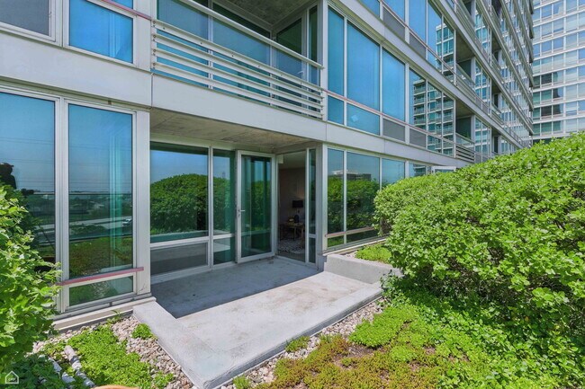 Building Photo - 9715 Woods Dr