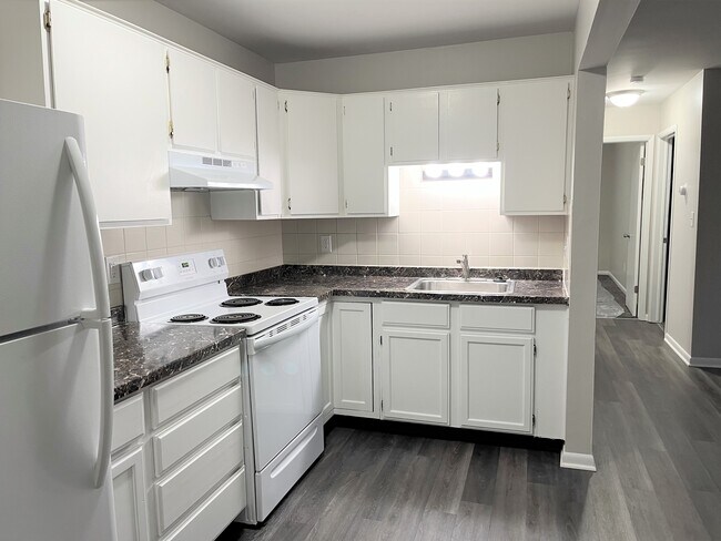 Primary Photo - Conlin Park Apartments