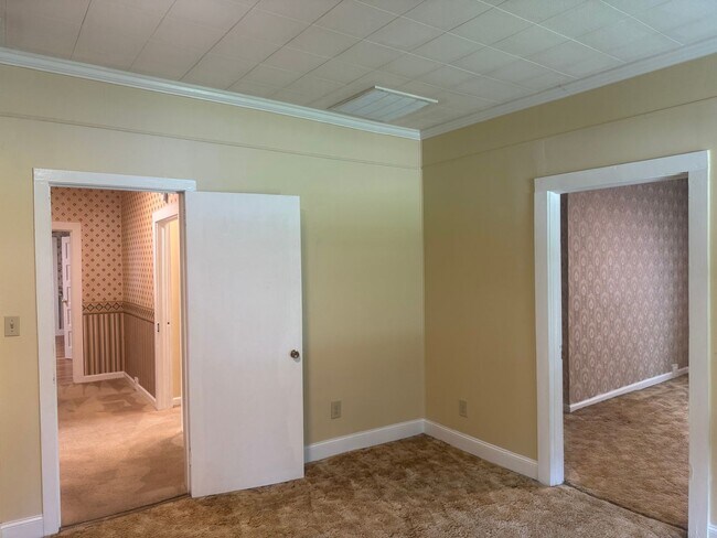 Building Photo - 916 N Brickyard Rd