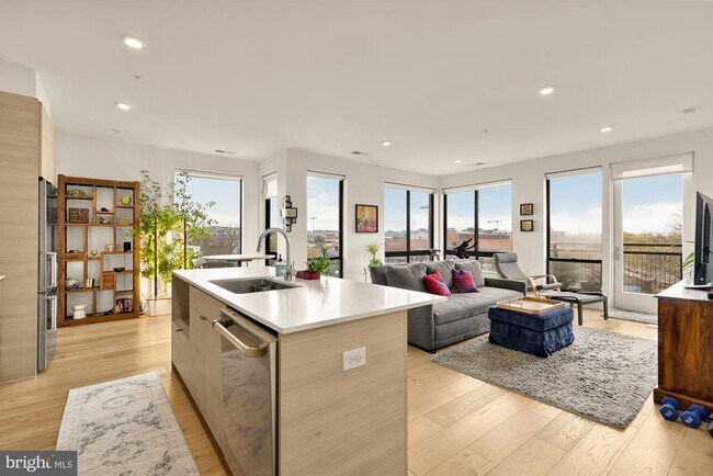 Building Photo - 1550 11th St NW