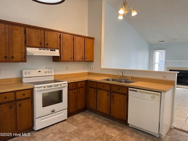 Building Photo - 133 Twin Wood Dr