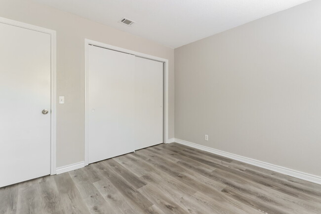 Building Photo - 2608 Hill Street Cove