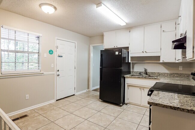 Building Photo - 1724 Sonia Dr