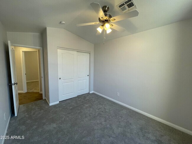 Building Photo - 841 E Lovegrass Dr