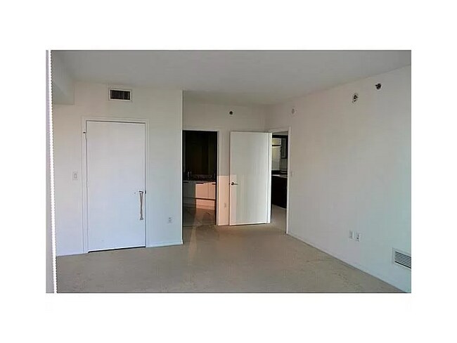 Master bed - 500 Brickell Ave