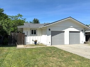 Building Photo - Fully Renovated 2 bed 1 bath !!