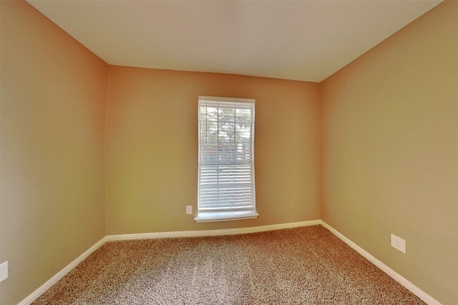 Building Photo - 7415 Broken Ridge Dr