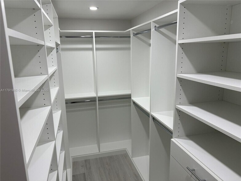 Huge master walk-in closet! - 575 Crandon Blvd