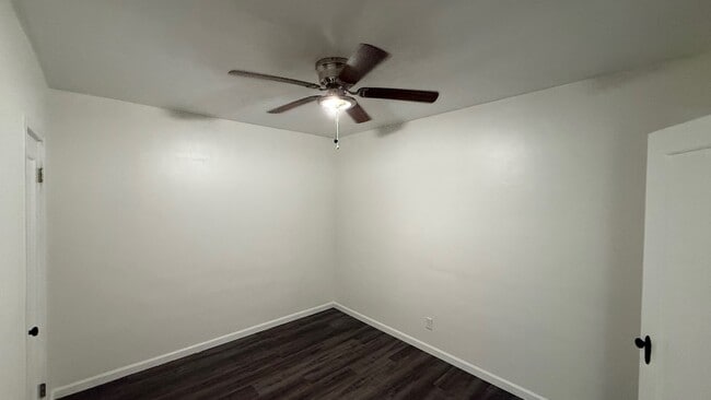 Building Photo - 605 E Tulare Ave