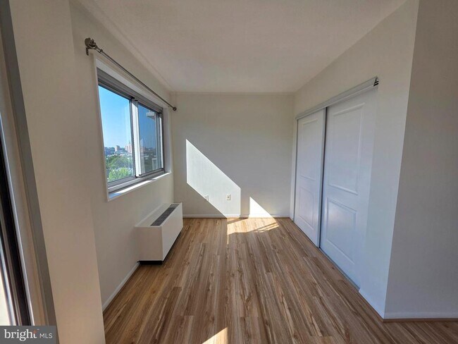 Building Photo - 2059 Huntington Ave