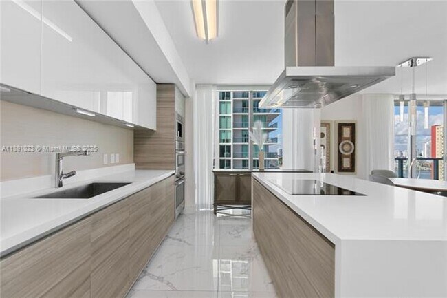 Building Photo - 300 Sunny Isles Blvd