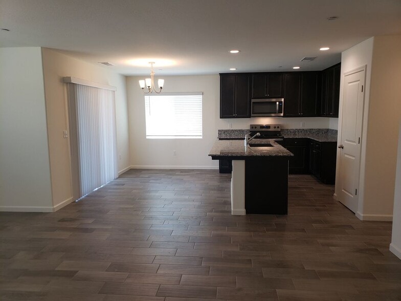 Building Photo - 2327 N Chateau Wy