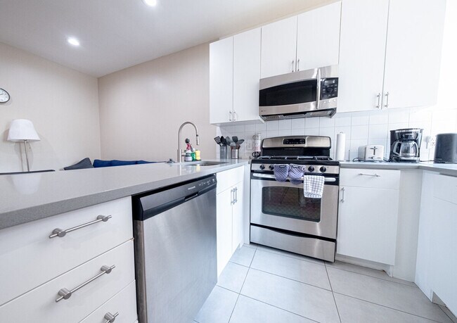 Building Photo - 230 W 113th St