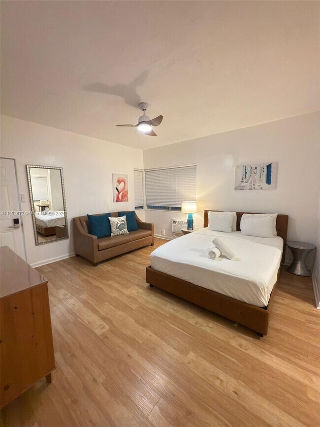 Primary Photo - 545 Michigan Ave