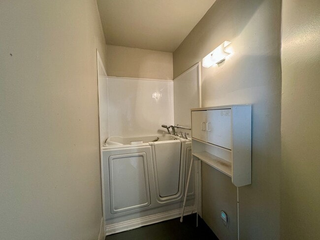 Building Photo - Two bedroom One bath home for rent.  Call today for more information!