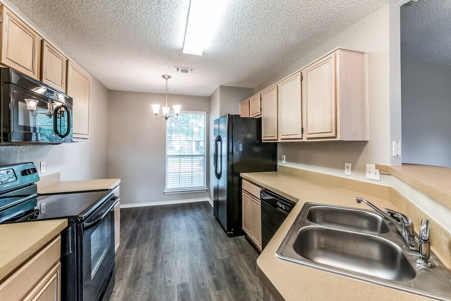 Building Photo - 1433 Spicewood Dr