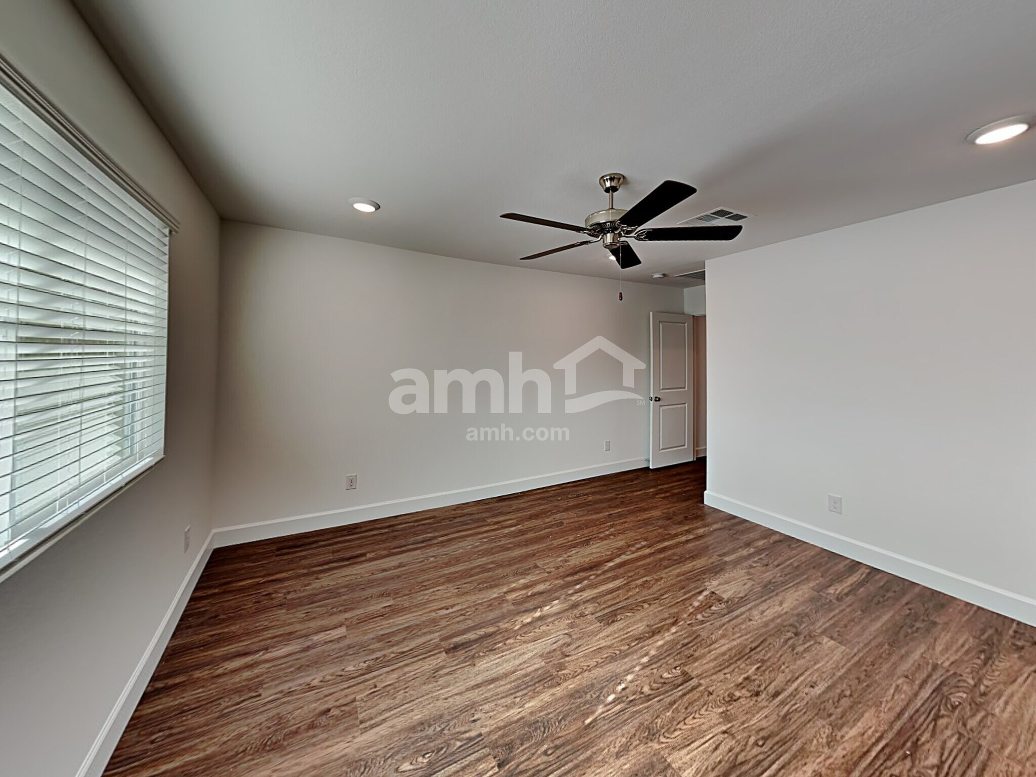 Building Photo - 10072 Roseum Ct