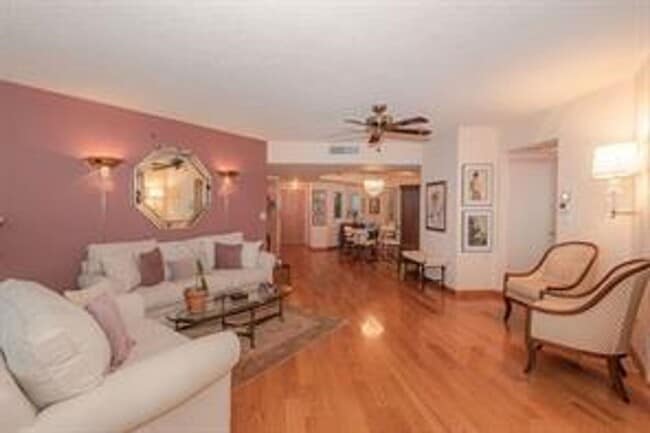 Building Photo - 3598 Yacht Club Dr