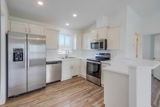 Building Photo - San Diego La Mesa Brand New 3 bed /2 bath ...