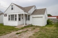 Building Photo - 2 bed 1 bath w loft